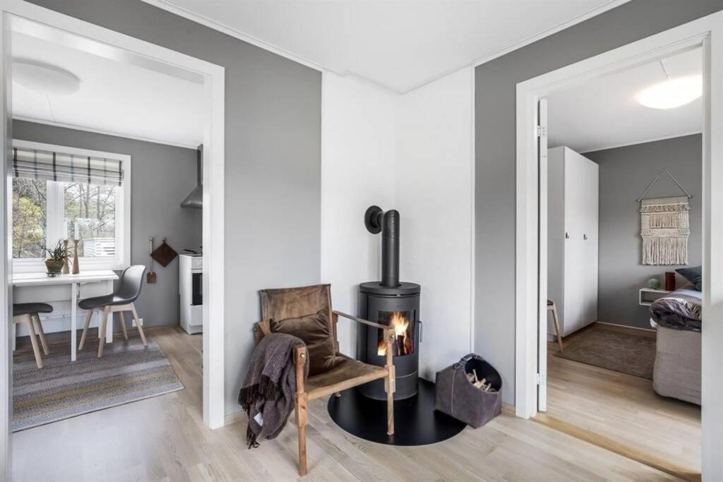 Cozy Cottage Close To Idyllic Archipelago With Additional Building If Booked For More Than 2 People Eydehavn Exterior photo